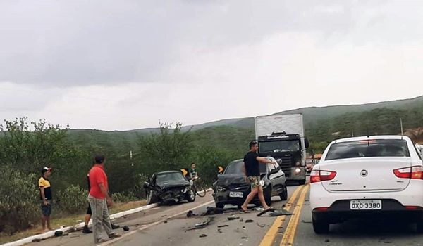 Acidente grave na Serra de Santa Luzia-PB envolve três veículos, na tarde deste sábado (22)