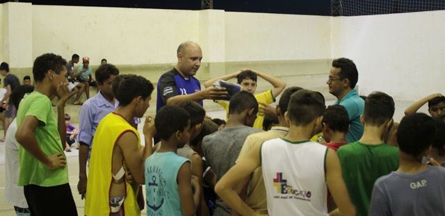 São José de Espinharas: Rafael Nunes participa de doação de uniformes esportivos para projeto social com crianças e adolescentes