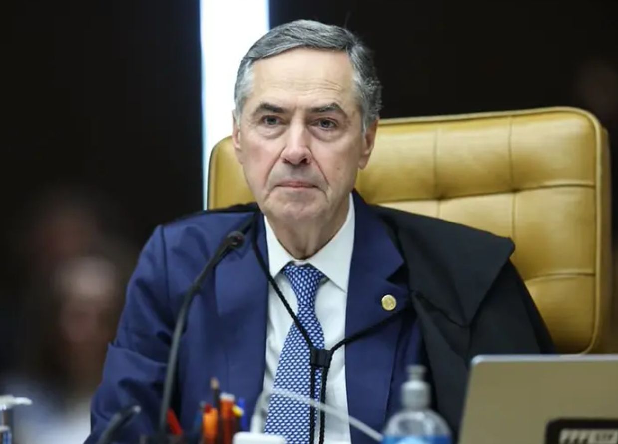 Ministro Luís Roberto Barroso anuncia saída do STF
