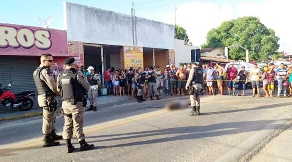 “Não foi vingança, ele se sentiu ameaçado”, afirma mãe de jovem que matou carroceiro no último sábado (18); Escute