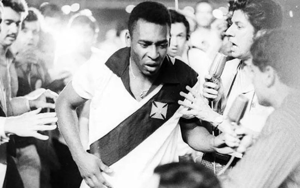 Vasco tentou contratar Pelé após Rei vestir a camisa do clube em 1957
