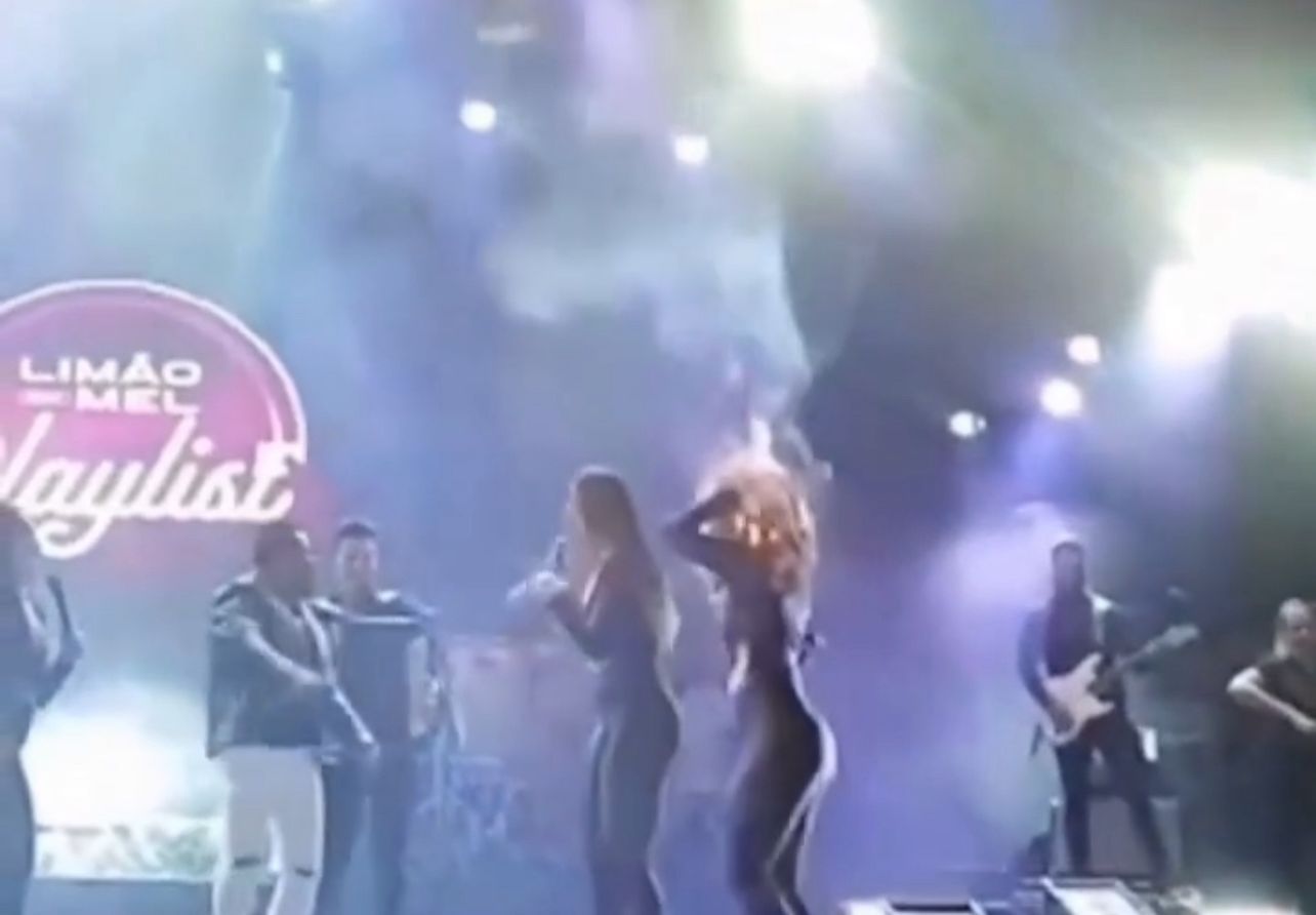 Cantora da banda Limão com Mel tem cabelo atingido por fogo durante show em Salgueiro; vídeo