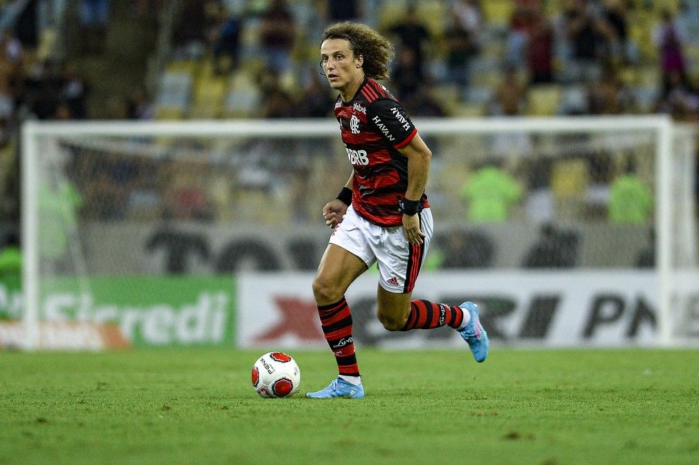 Flamengo oficializa a renovação de contrato de David Luiz