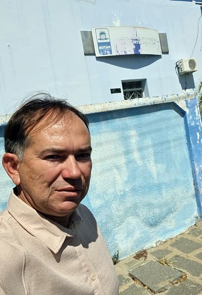 Brother Construtor denuncia que secretário de infraestrutura de Patos, Bonfim está \'prendendo\' documentação e prejudicando trabalhadores; vídeo