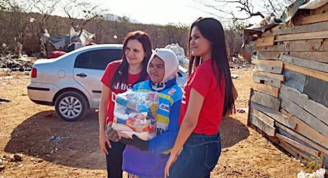 Solidariedade: Grupo Amigos da Fé faz entrega de cestas básicas a famílias do lixão de Patos; vídeo