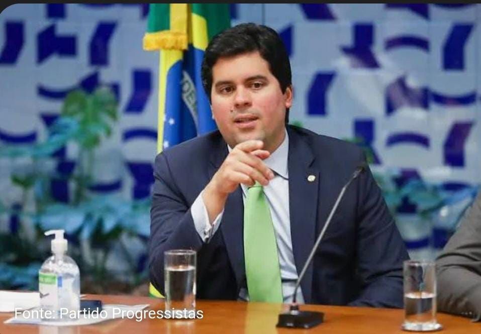 Disputa da Federação: ministro é afastado do Progressistas após ficar com Lula; decisão deve beneficiar Efraim Filho na Paraíba e poderá provocar saída dos Ribeiros da legenda; entenda