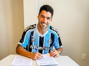 Luís Suárez se apresenta ao Grêmio na terça e pode estrear na Recopa Gaúcha