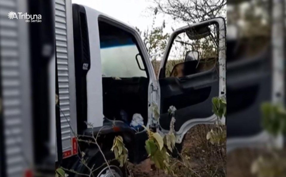 Cantor natural de Santa Luzia é mantido refém com mais dois ocupantes em caminhão baú, no Pernambuco. Veja vídeo