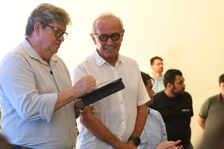 Na Granja Santana: Cícero se reúne com João Azevêdo e confirma candidatura ao governo da Paraíba; Entenda