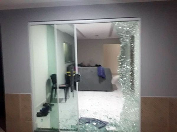 Casa do assessor de Padre Fabrício é alvejada com tiros, em Taperoá, na madrugada desse sábado (15)
