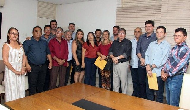 Deputado Taciano Diniz reúne prefeitos e lideranças com o governador João Azevedo