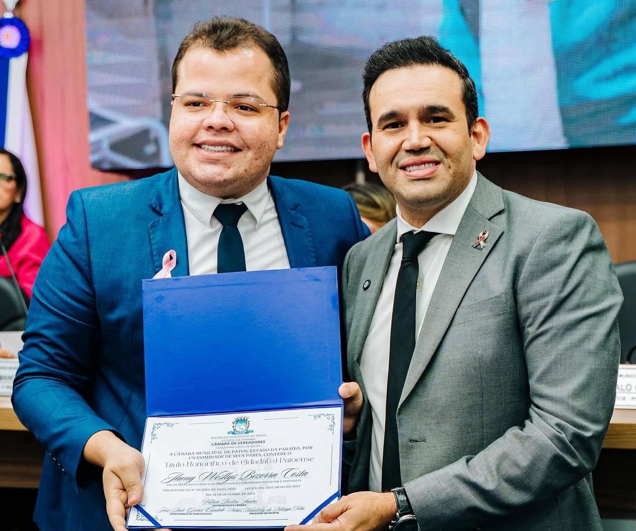 ‘Uma noite de celebração, e cresce minha responsabilidade’, diz Dr. Jhony Bezerra após receber Título de Cidadão Patoense; ouça