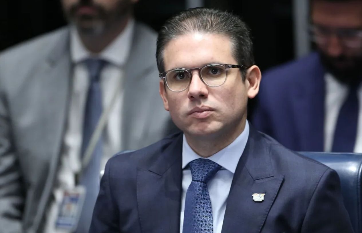 Hugo Motta decide adiar discussão sobre urgência da anistia aos atos de 8 de janeiro na Câmara dos Deputados  