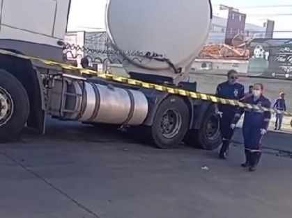 Tragédia: idoso com deficiência física morre após ser atropelado por carreta nas proximidades da Feira da Troca, em Patos