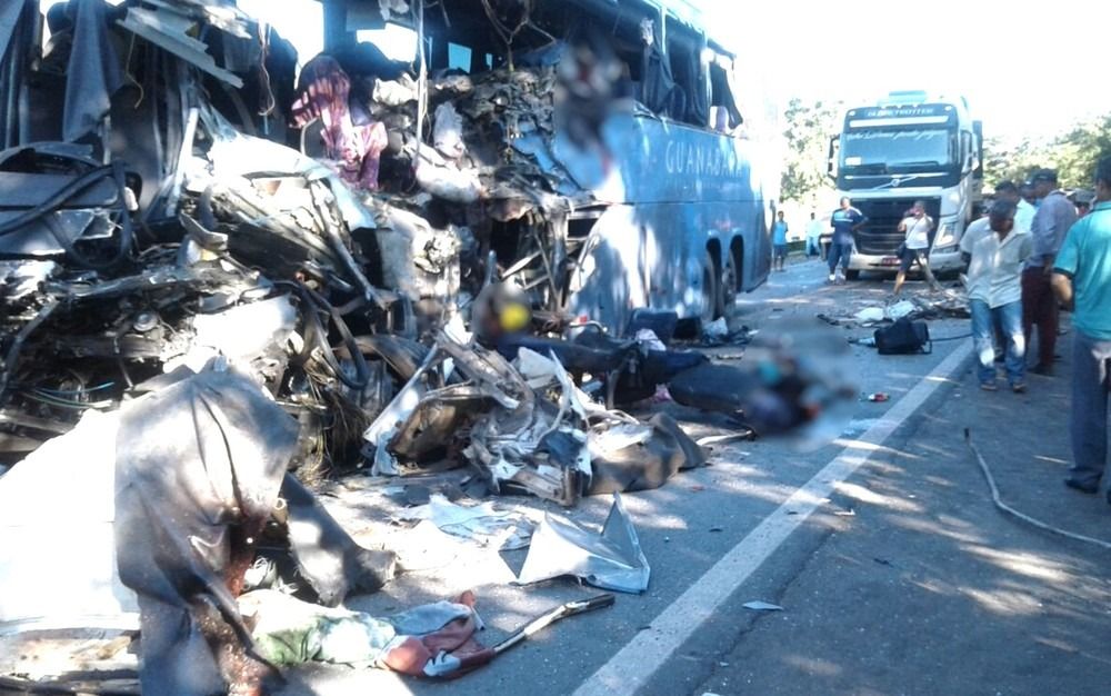 Atualização :Ônibus da Guanabara que saiu de Cajazeiras com destino à Goiânia se envolve em acidente e deixam mais 30 pessoas feridas e 8 mortos