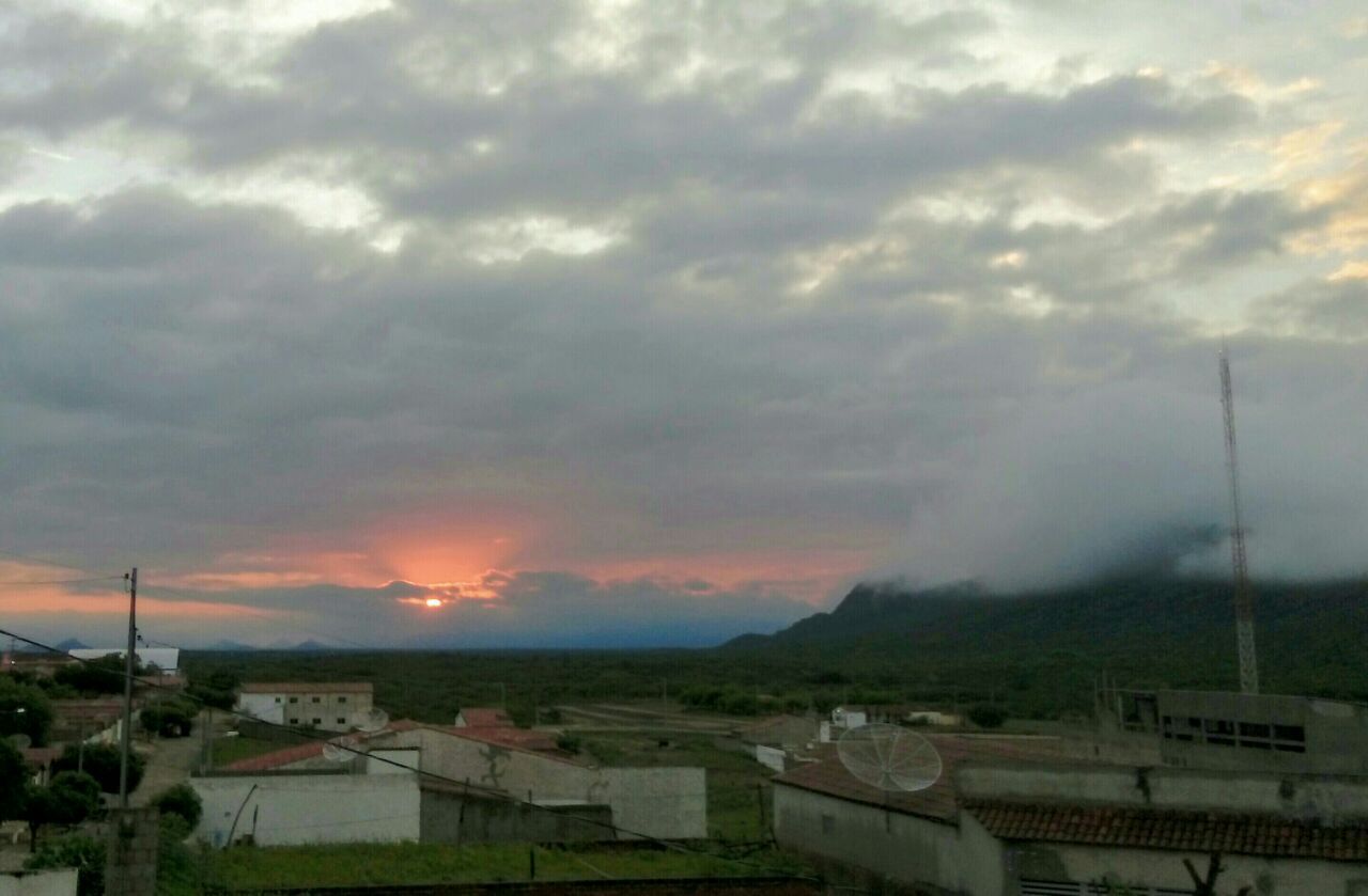 Chove 120 mm no município de Santa Terezinha-PB, na noite deste sábado (15)   