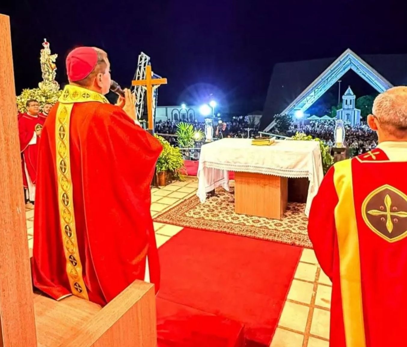 Jovens e fiéis de toda a Diocese de Patos celebram a força do Espírito Santo na Vigília de Pentecostes 