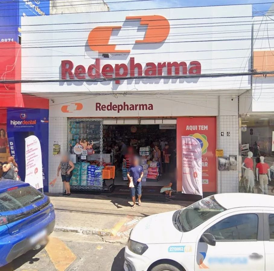 Farmácia é invadida por criminosos durante a madrugada no Centro de Patos; cofre foi arrombado