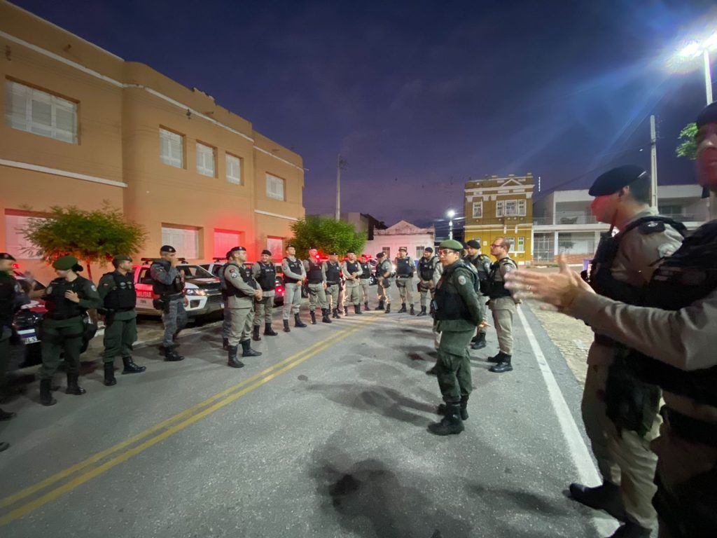 Polícia Militar deflagra Operação Alvorada para reforçar segurança em escolas, em Patos