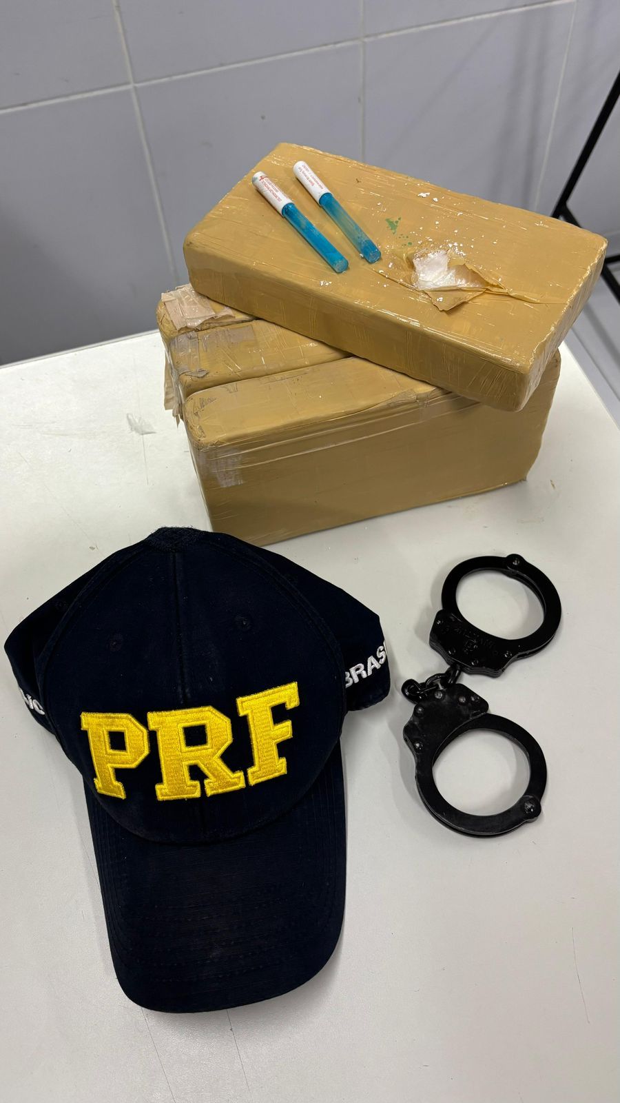 PRF apreende 4 kg de cocaína escondidos em veículo durante fiscalização em São Mamede (PB)