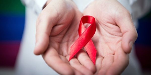 UMA POR DIA... “Portadores do HIV são uma despesa para o Brasil” 
