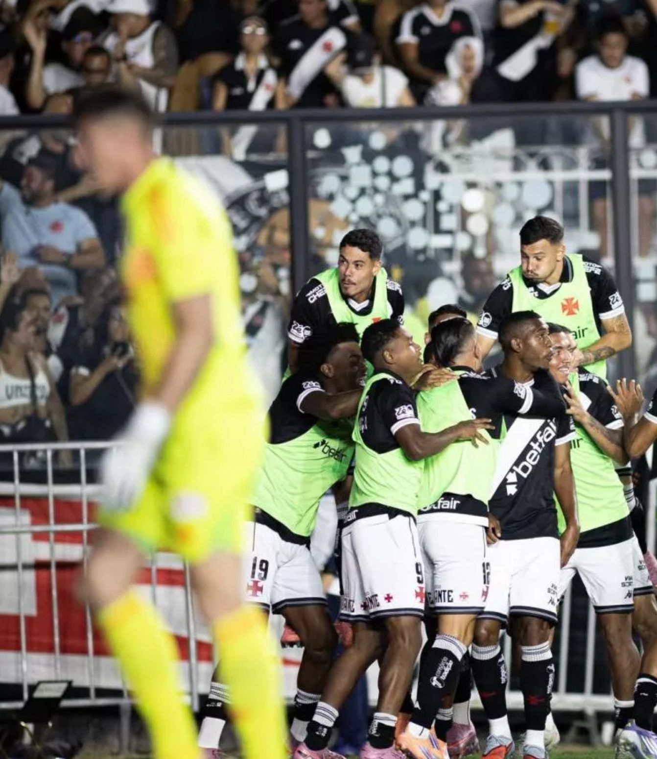 Vasco goleia Internacional por 5 a 1, vai aos 45 pontos e aumenta \'crise\' no Colorado em reencontro com Ramón Díaz