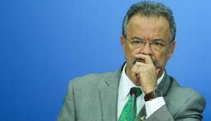 Ministro da Defesa diz que sistema de segurança do Brasil está \'falido\'
