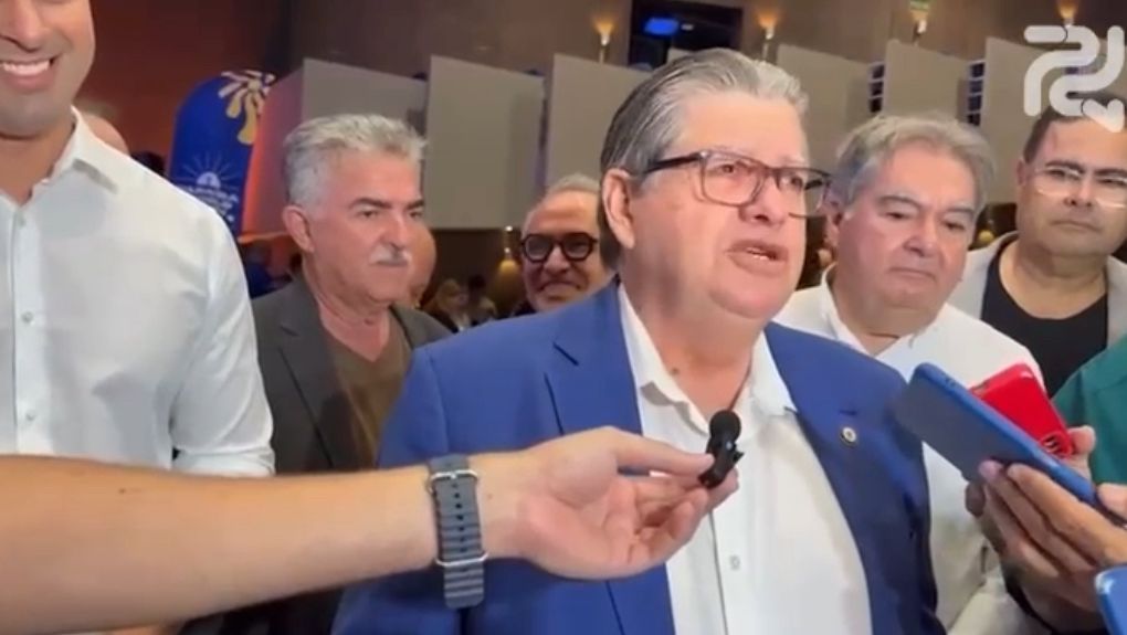 João Azevêdo volta a discordar de Aguinaldo sobre prazo para escolha de candidato a governador