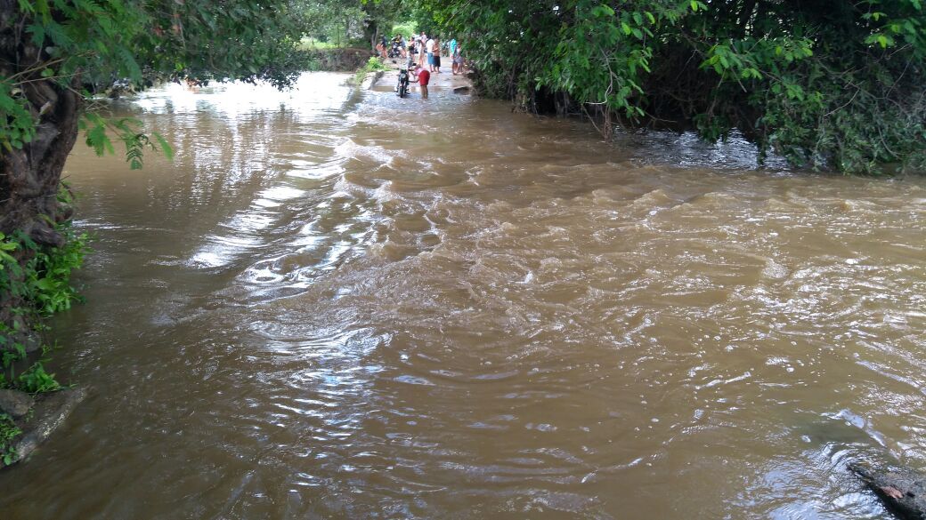 Veja cheia do Rio da Santana, em Santa Terezinha