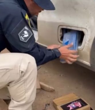 PRF apreende drogas em veículo que vinha de São Paulo com destino a Conceição; Vídeo