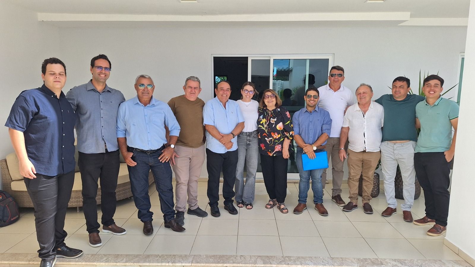 Prefeito Arimatéia Camboim se reúne com o deputado Hugo Motta para tratar de projetos para beneficiar a população de Santa Terezinha