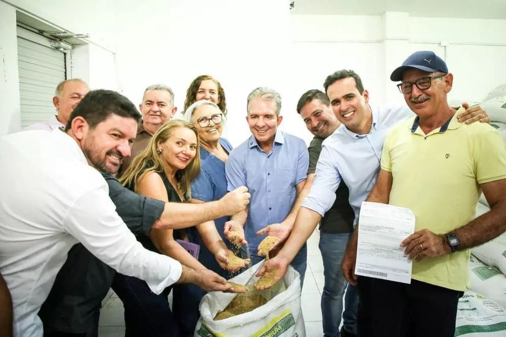 Produtores relatam insatisfação com distribuição de soja em Patos; secretário atribui tumulto à grande procura e defende programa estadual