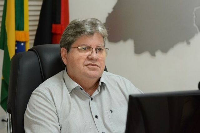 João Azevêdo assina protocolo para instalação, na Paraíba, de fábrica chinesa de remédios e de ônibus elétrico