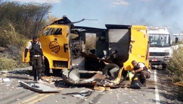 Quadrilha explode carro-forte na PB-325, no Sertão da Paraíba