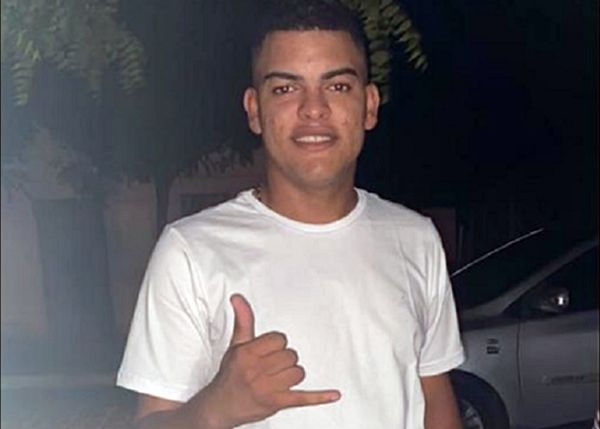 Jovem de 20 anos morre ao colidir moto em uma vaca na PB-323, em São Bento