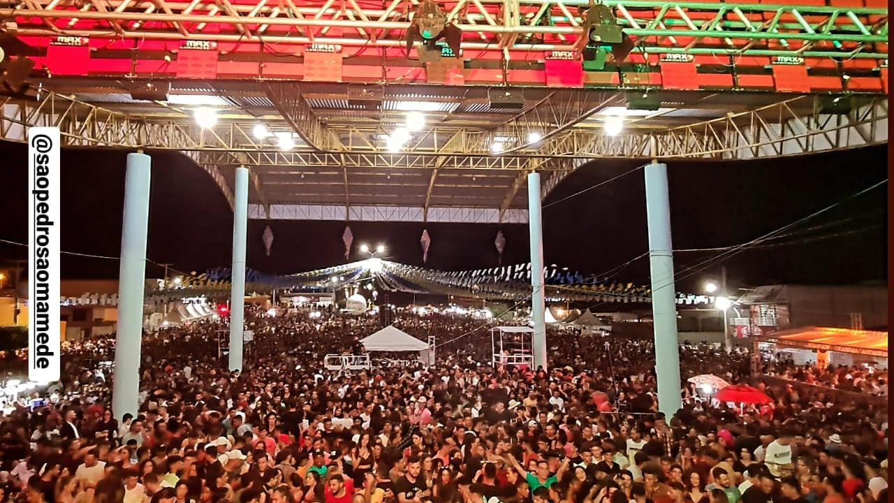 Banda Calcinha Preta arrasta multidão  de 40 mil pessoas ao São Pedro de São Mamede-PB; vídeo e fotos