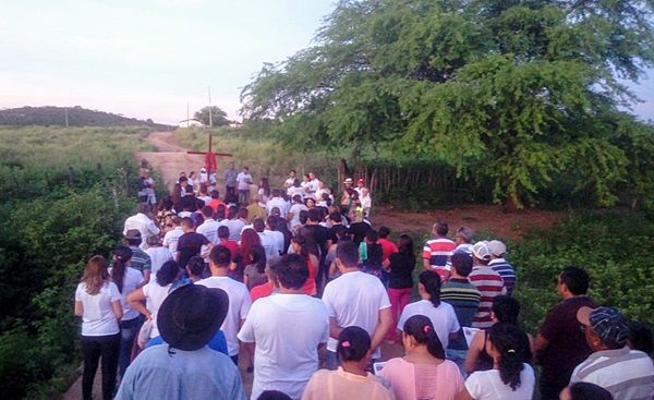 Católicos de Santa Terezinha-PB rezam Via Sacra na Sexta-feira Santa