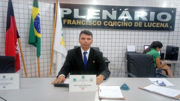 Presidente da Câmara de Santa Terezinha-PB tem pedido atendido pela prefeita, que fez limpeza das ruas no Loteamento Vale do Sol 