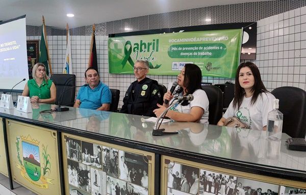 Abril Verde: Prefeitura de Santa Terezinha e PRF realizam palestra sobre Educação no Trânsito para condutores e colaboradores; ouça