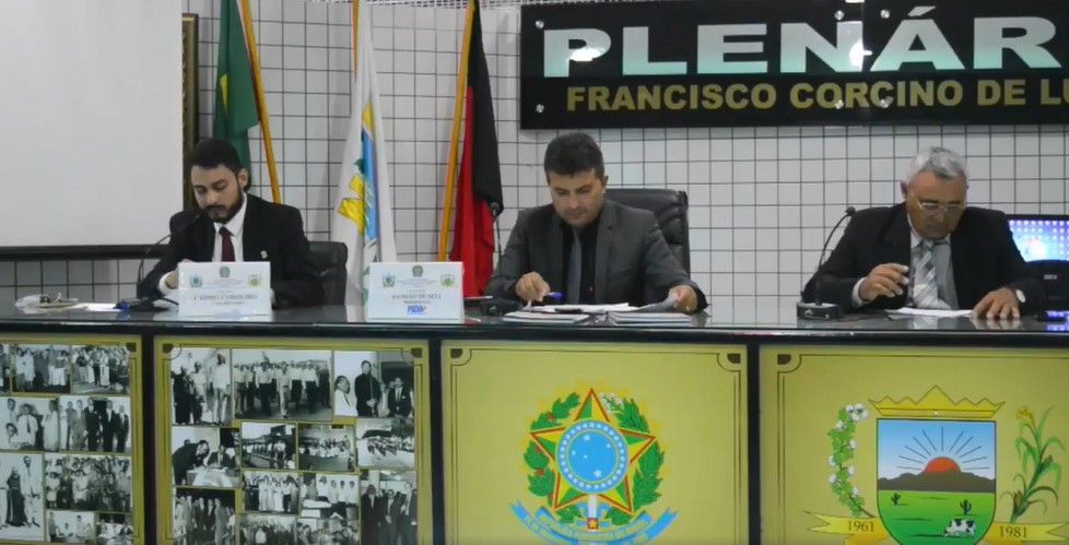 Sessão da Câmara Municipal de Santa Terezinha discute segurança nas escolas, medicamentos na farmácia básica e impasses políticos locais