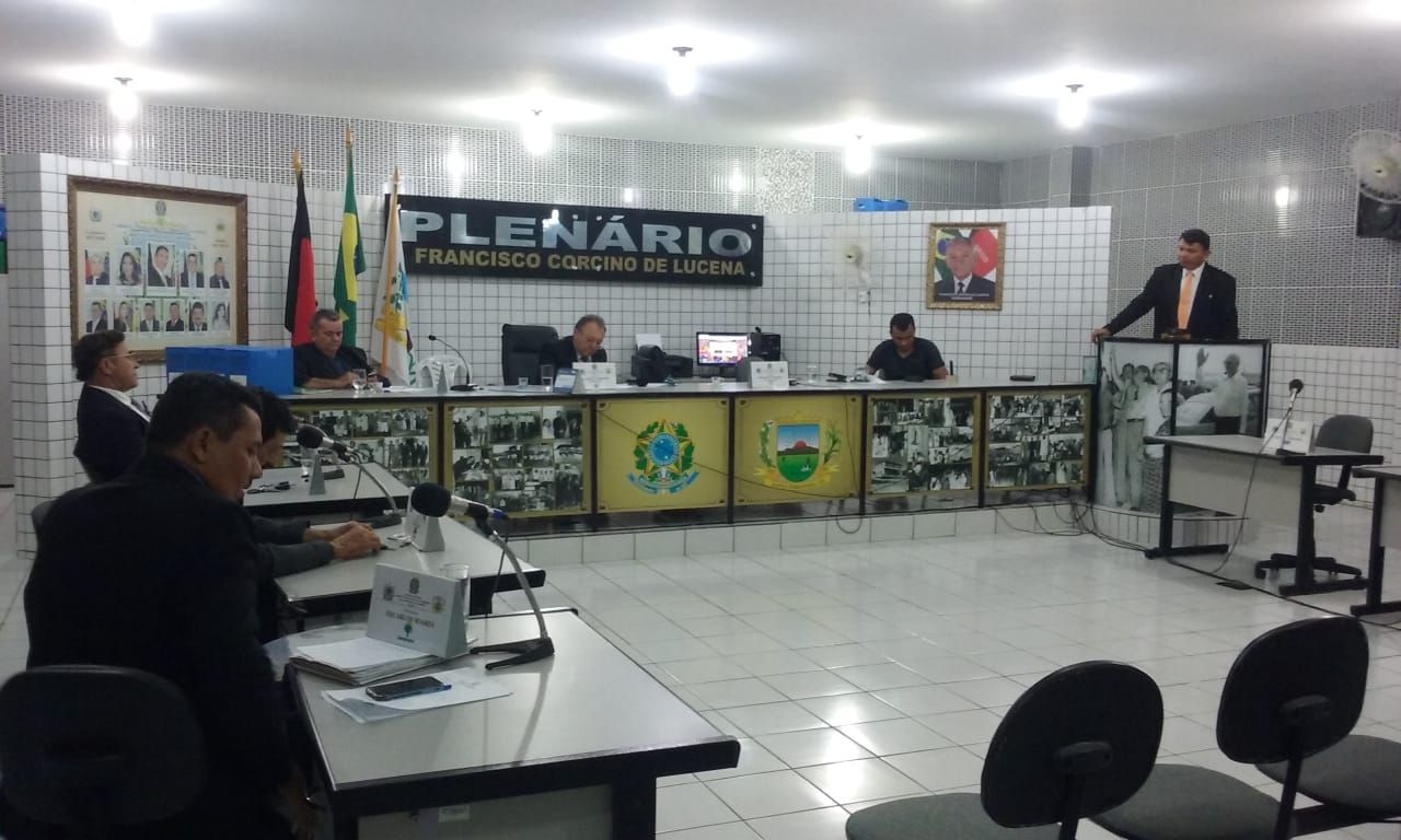 Vereadores de Santa Terezinha solicitam da prefeita reativação dos poços artesianos e pede a AESA limpeza de Capoeira