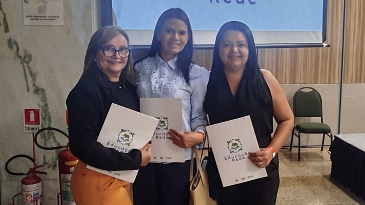 Secretária de Educação participa de encontro sobre fortalecimento da educação pública