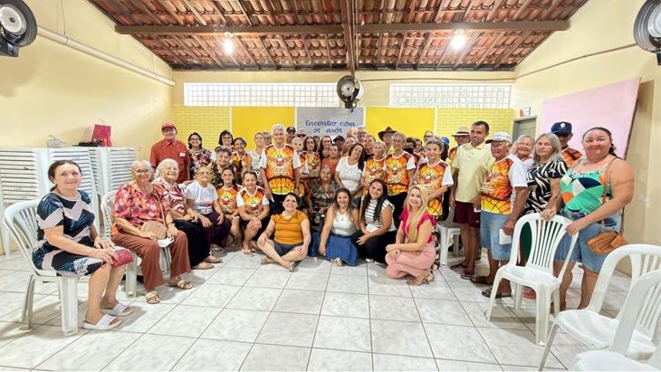 Grupo de Idosos Divino Espírito Santo celebra a importância dos avós em encontro semanal