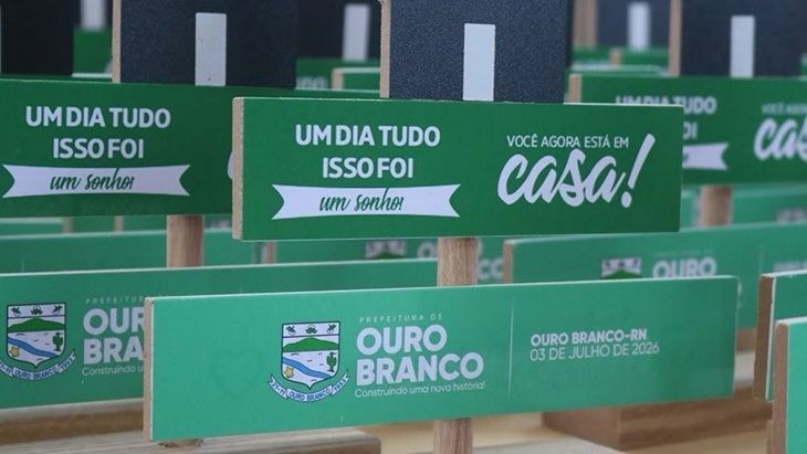 Em dia histórico, Ouro Branco entrega 40 moradias e inaugura novo pórtico