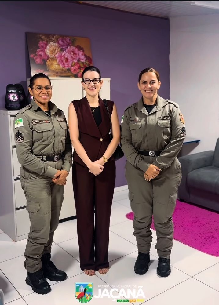 Procuradora firma compromisso com a Patrulha Maria da penha